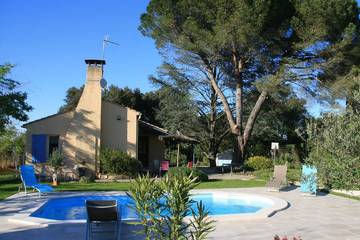 Gîte pour 6 personnes, avec jardin à Comps