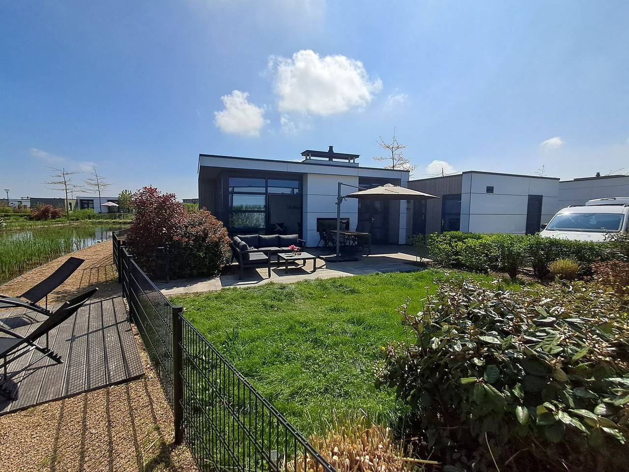 Top-modernes Chalet 'Land in Sicht' mit großem Garten an der Ijssel in IJssel