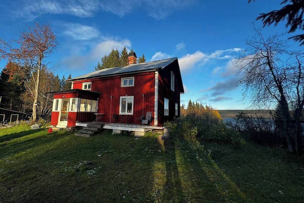 Ganze Wohnung, Eget Enkelt Dubbelrum med Hall i Modernt Hem, Naturnära in Strömsund, Jämtland