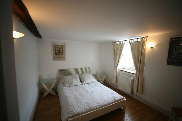 Location de vacances pour 8 personnes, avec vue et terrasse à Usson-du-Poitou - 2