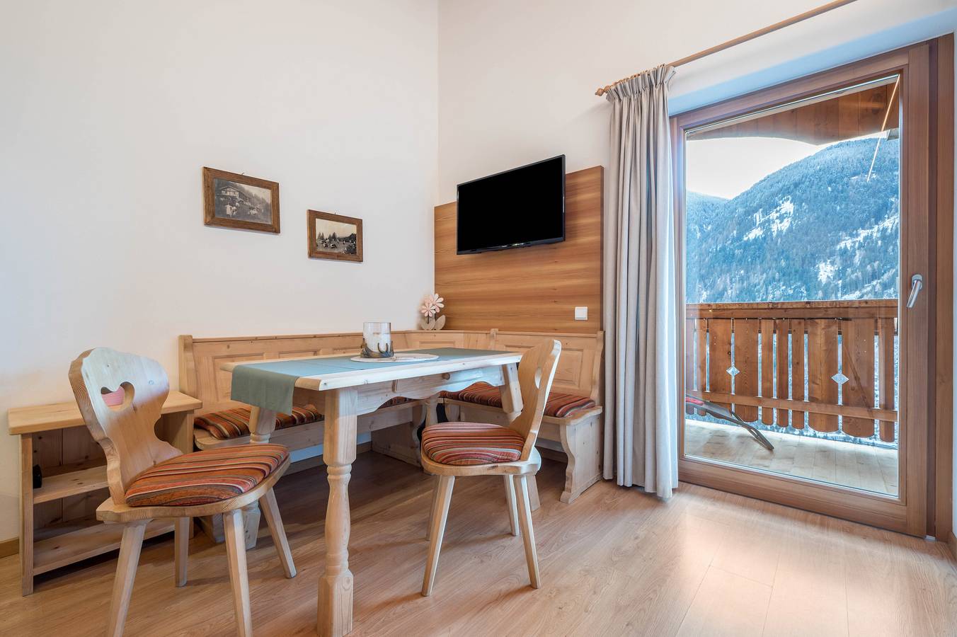 Ganze Wohnung, Ferienwohnung "Raffreiderhof Apt Zirbe" mit Bergblick, Pool und Wlan in Lüsen, Dolomiti Superski