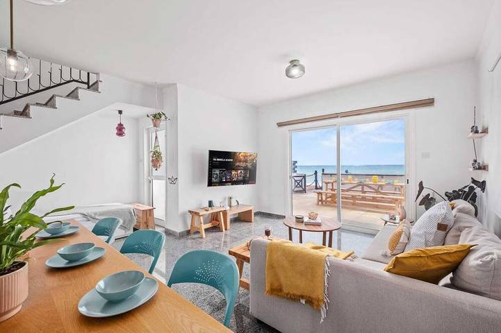 Beach house for 7 people, with terrace in Cyprus