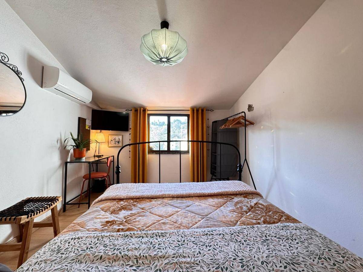 Double Room with Shared Bathroom in Silves, District de Faro