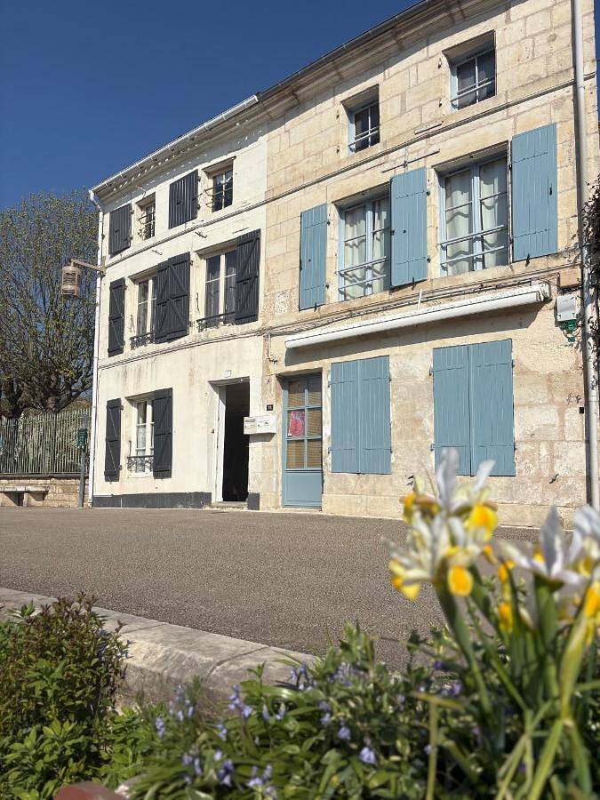 Location de vacances pour 6 personnes, avec vue et jardin, adapté aux familles dans Office de Tourisme de Coulon - Maison du Marais Poitevin