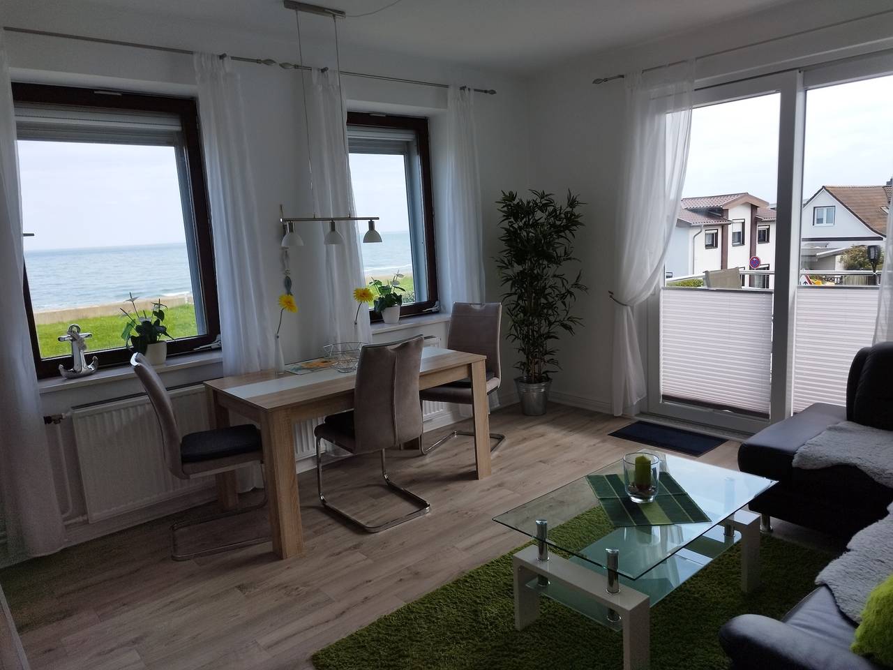 Ganze Ferienwohnung, Wohnung mit Meerblick, Süd- Balkon, eig. Parkplatz, Glasfaser in Dahme, Ostholstein