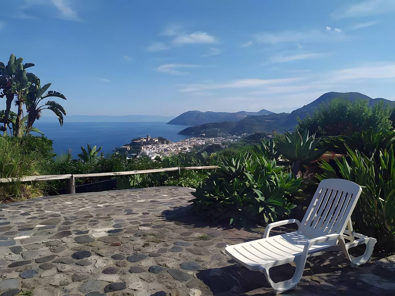 Estudio entero, Apartamento en Villa "Strombolicchio" con vistas al mar, Wi-Fi y aire acondicionado in Lipari