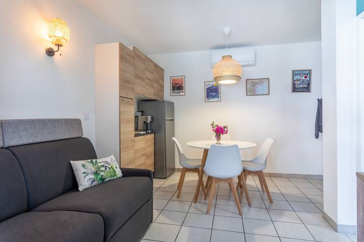 Apartamento entero, Apartamento 'Meu Descan' con piscina compartida, terraza privada y aire acondicionado in La Côte Vermeille, Cerbère