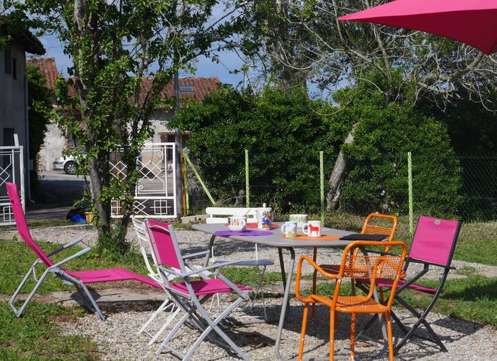 Gîte pour 4 personnes, avec jardin à Aignes