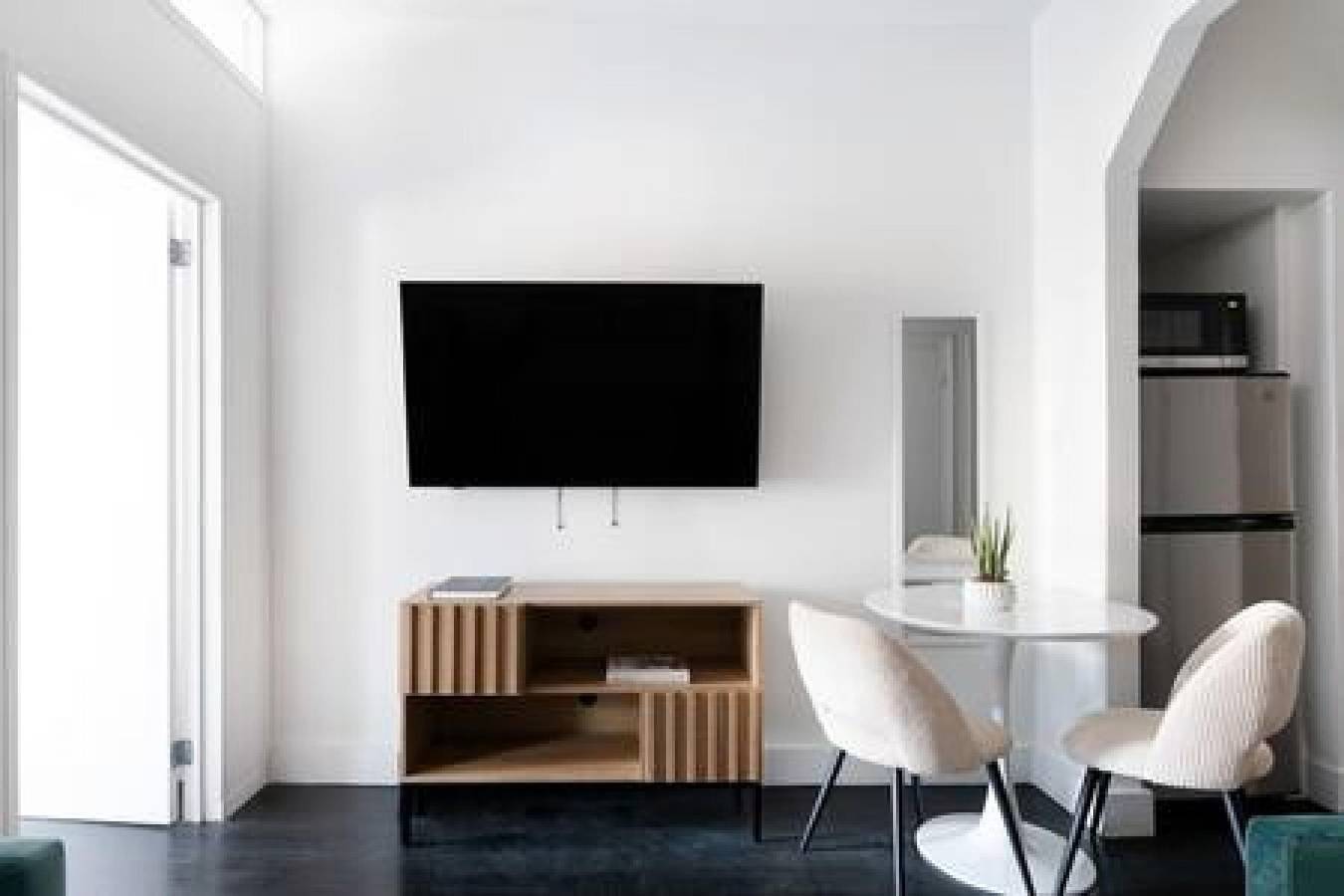 Entire apartment, 444-5A Newly renovated 1Br in Hell's Kitchen in Manhattan, New York City