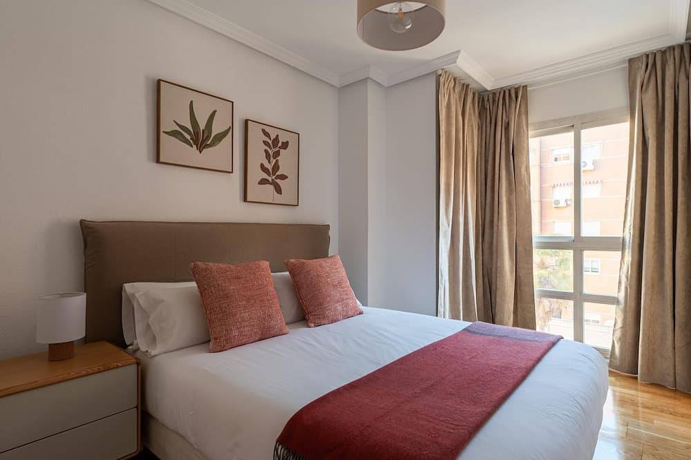 Entire apartment, Las Tablas - 1 Bedroom with sofa bed and terrace in Fuencarral-El Pardo, Madrid