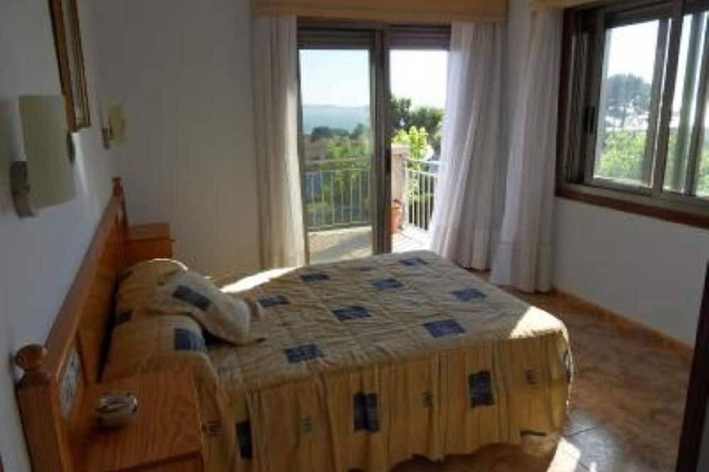 Entire apartment, Ons viewpoint. Apartment for 2-3 people. in Sanxenxo, Rías Baixas