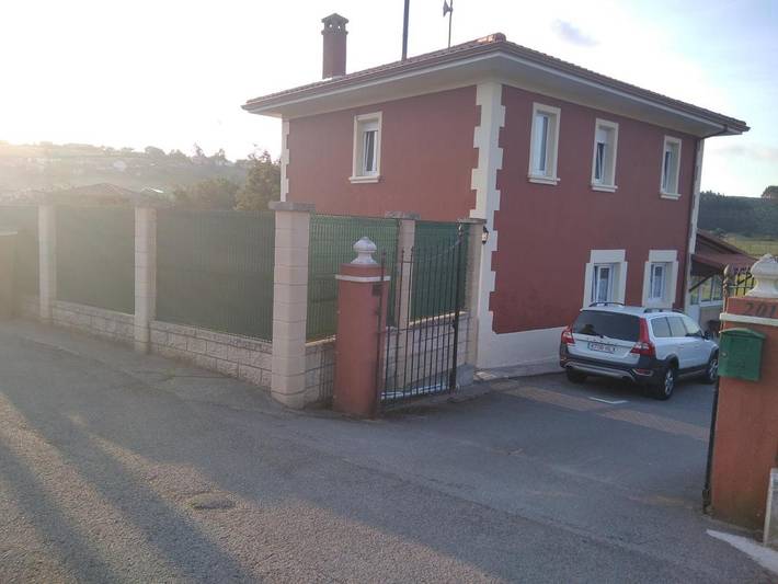 Apartamento para 5 personas, con Balcón y Terraza además de Jardín y Vistas en Castrillón