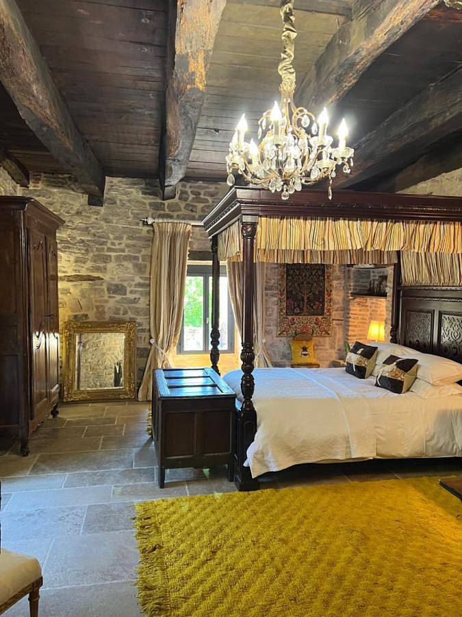 Location de vacances pour 2 personnes, avec Terrasse et Jardin ainsi que Piscine et Vue à Vindrac-Alayrac