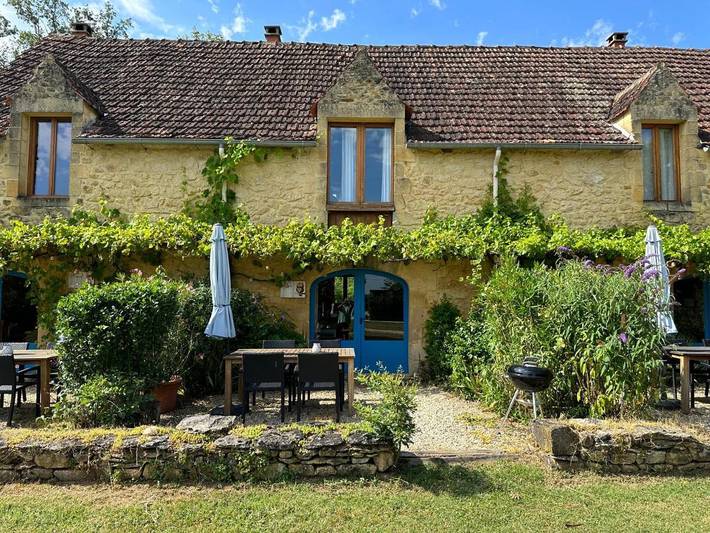 Location de vacances pour 6 personnes, avec terrasse et piscine ainsi que vue et jardin, animaux acceptés à Sainte-Mondane - 4