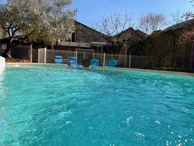 Gîte pour 6 personnes, avec jacuzzi ainsi que piscine et jardin à Saint-Martin-de-Valgalgues