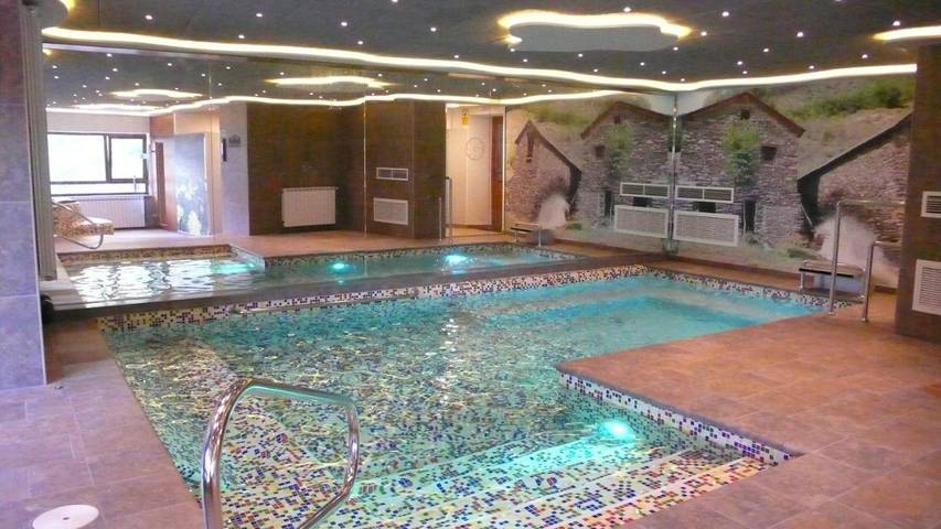 Gîte pour 3 personnes, avec vue ainsi que terrasse et piscine, animaux acceptés à Alins - 4