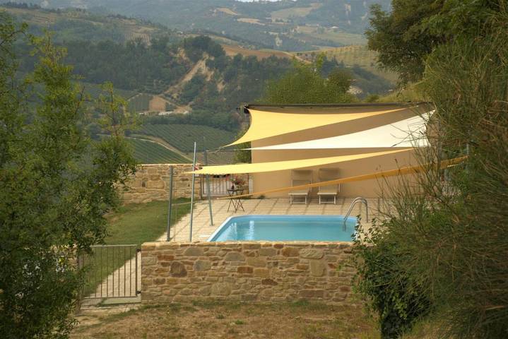Ferienwohnung für 6 Personen, mit Balkon und Terrasse sowie Garten und Pool