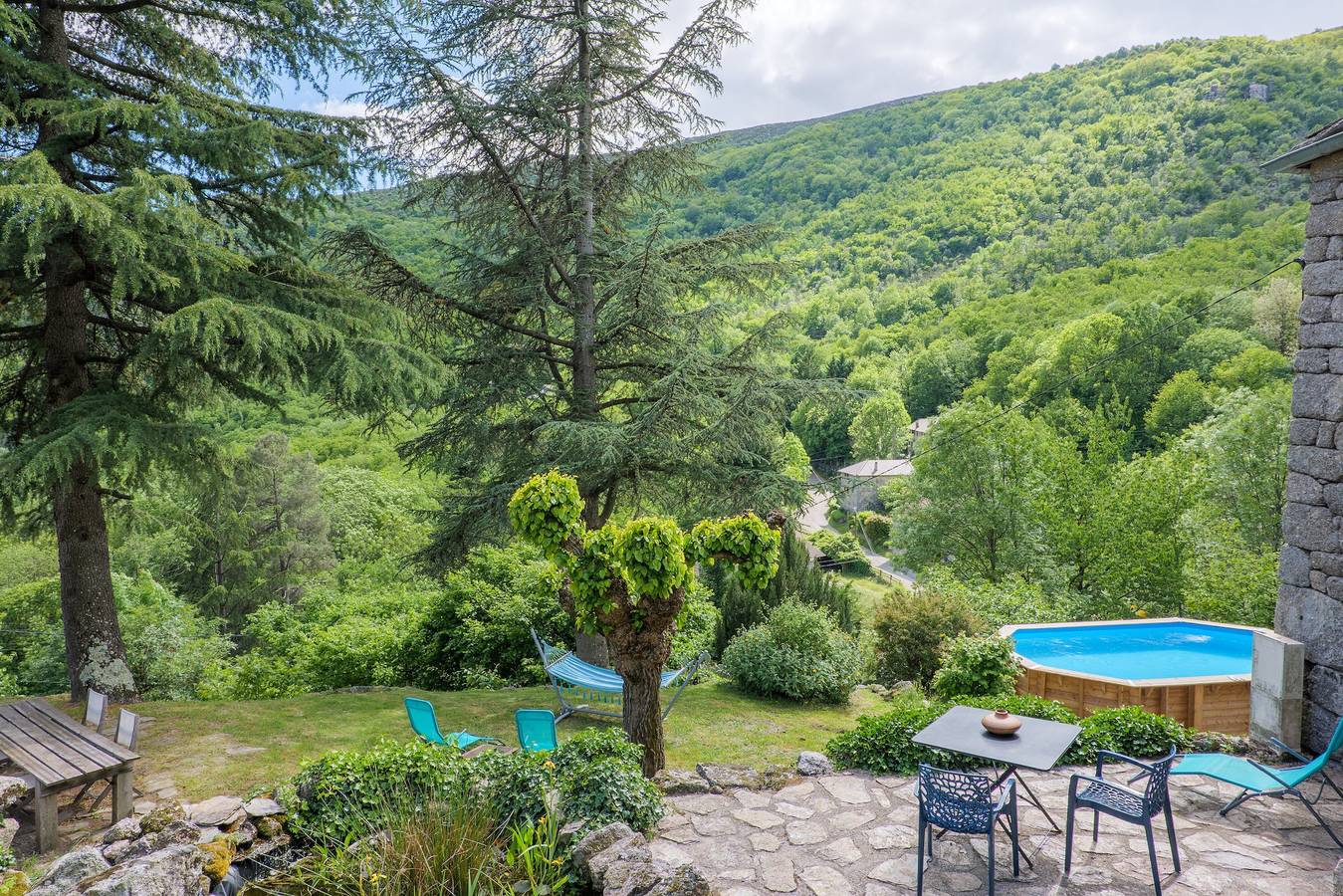 Chambre d’hôtes « La Montselgues » avec vue montagne, piscine partagée, terrasse privée in Sablières, Parc naturel régional des Monts d'Ardèche