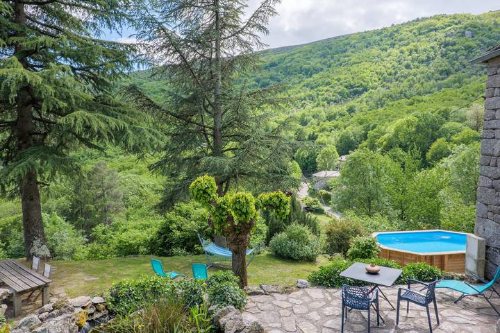 Gastenkamer 'La Gardette' met bergzicht, gedeeld zwembad en privéterras in Sablières, Parc naturel régional des Monts d'Ardèche