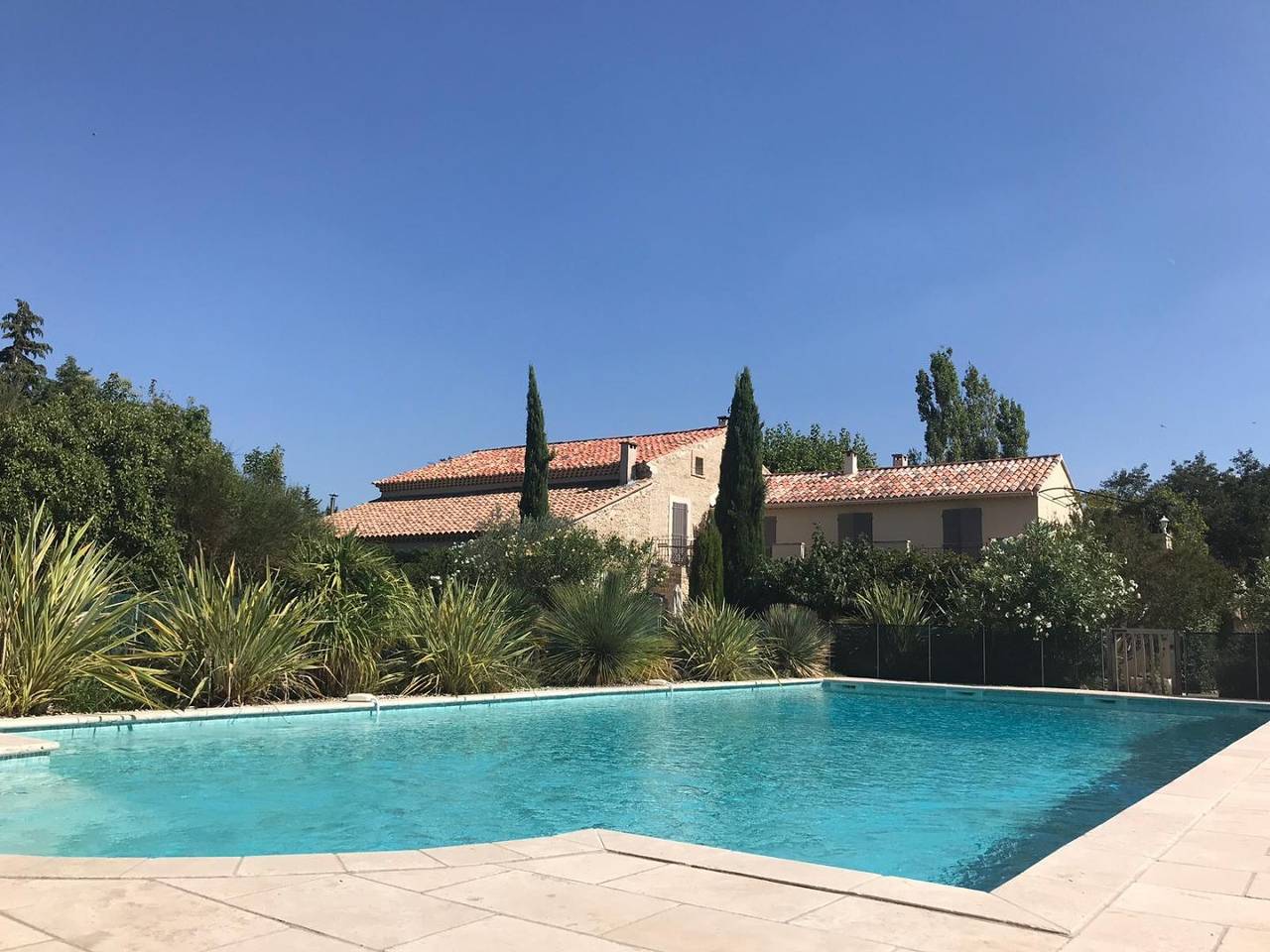 Mas les Fleurs d'Hilaire - Chambre Lacoste in Monteux, Vaucluse