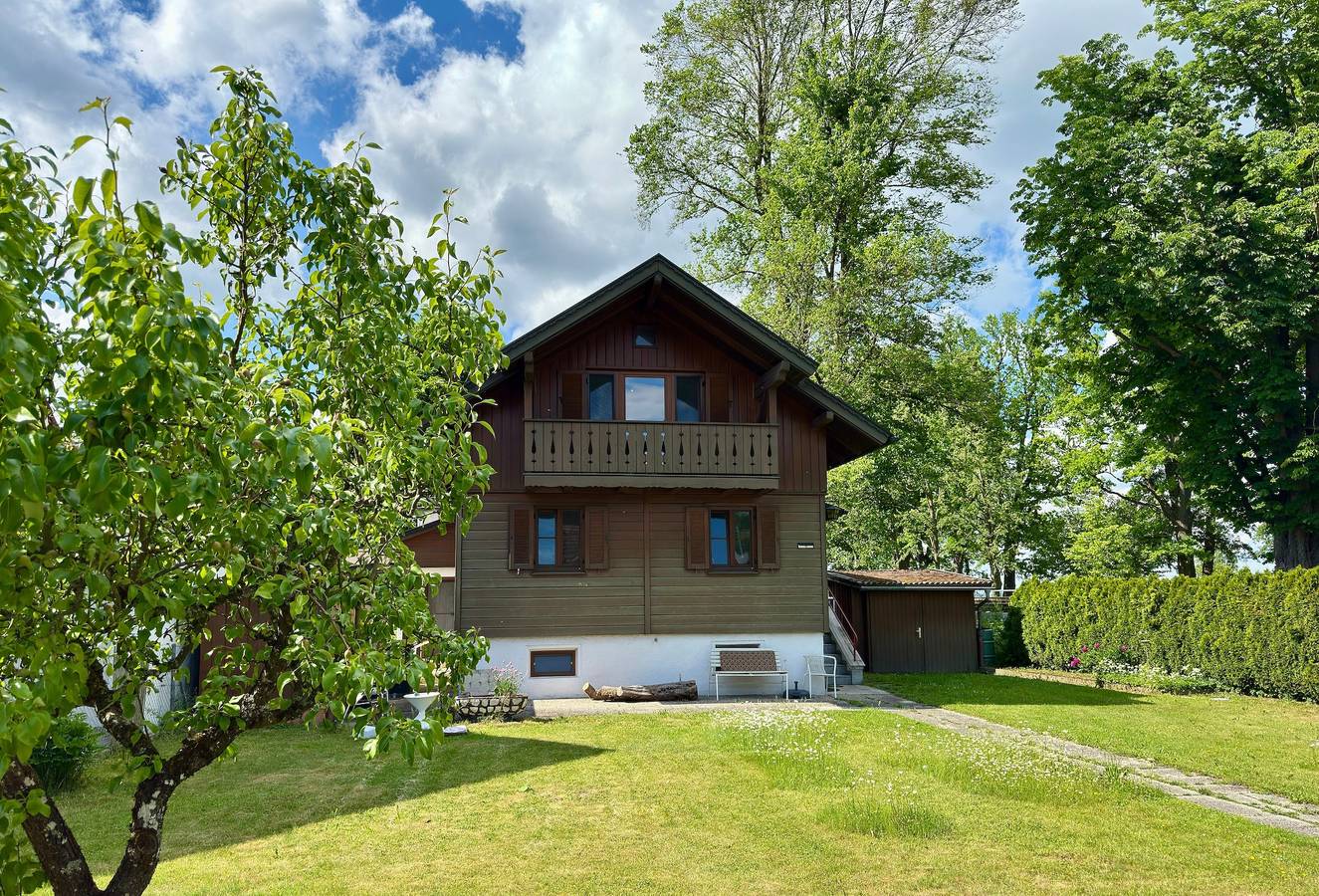 Casa vacacional 'Schick Am See' con vistas al lago, terraza privada y Wi-Fi in Dießen am Ammersee, Lago Ammer