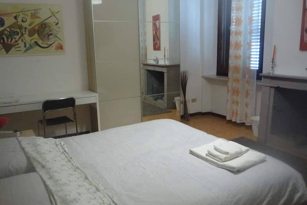 Geheel appartement, Stanza spaziosa e luminosa nel centro storico di Parma in Oltretorrente (Parma), Parma