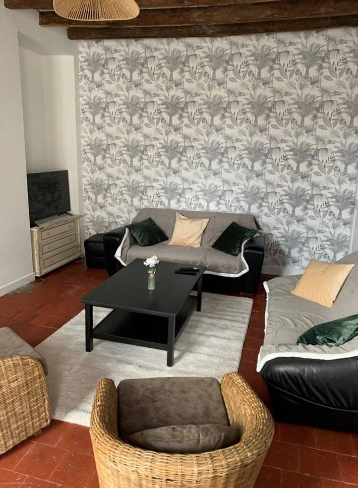 Gîte pour 9 personnes, avec terrasse et jardin, animaux acceptés