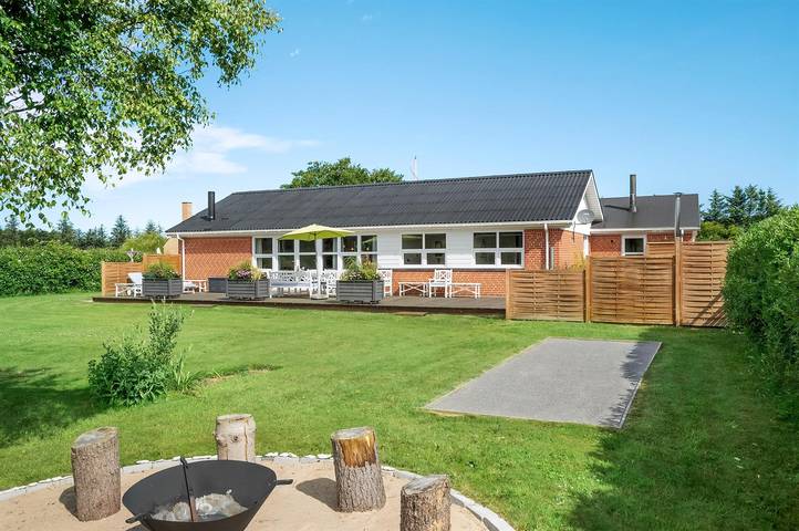 Ferienhaus für 8 Personen, mit Sauna und Terrasse sowie Garten und Whirlpool in Slettestrand