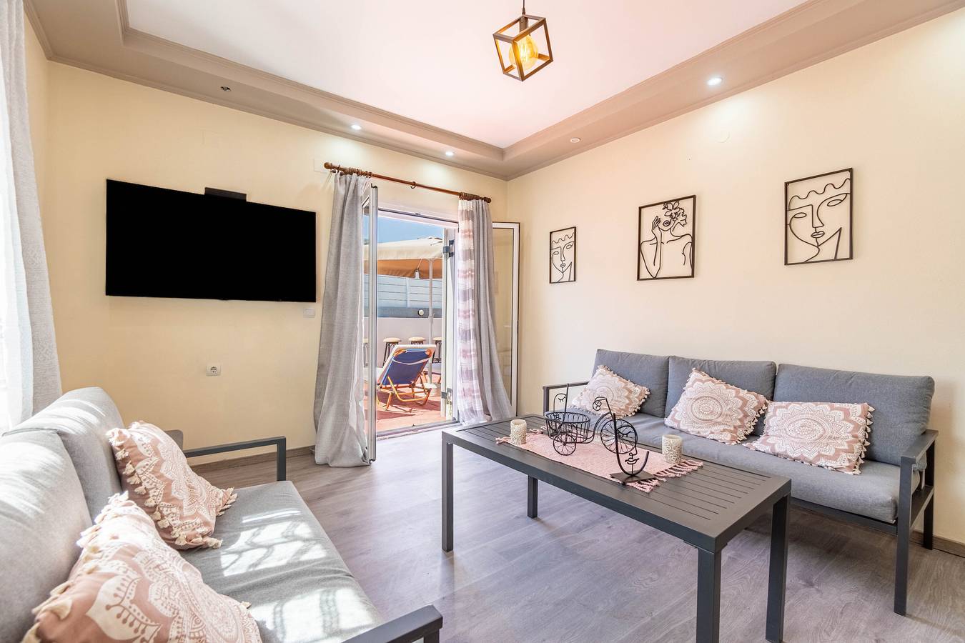Villa 'Kouros' met uitzicht op de bergen, Wifi en airconditioning in Sidari, Corfu