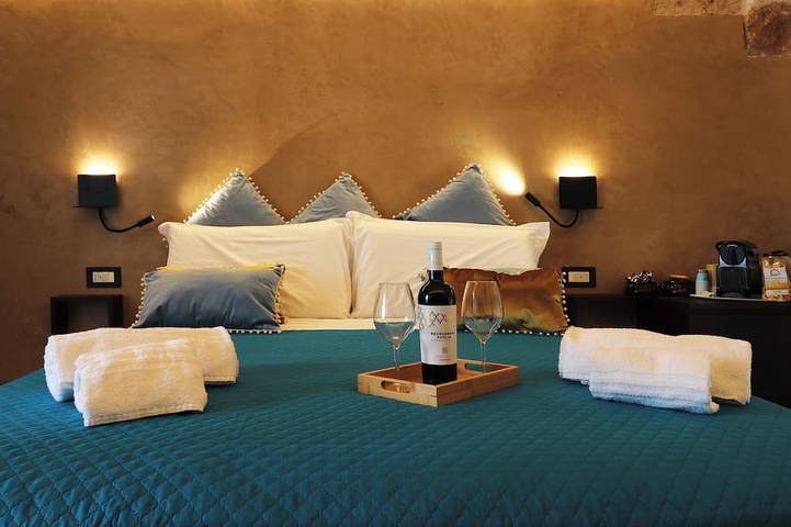 La Piazzetta Spa Room, a charming central accommodation with a private pool in Lama Monachile (Polignano a Mare), Polignano a Mare