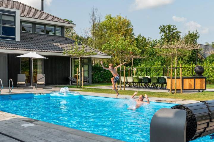 Villa für 14 Personen, mit Whirlpool und Terrasse sowie Garten und Pool