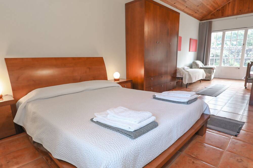 Casa Cor de Rosa, Ilha do Pico, Vila da Madalena, Açores, Portugal - Free wifi in Madalena, Ilha do Pico