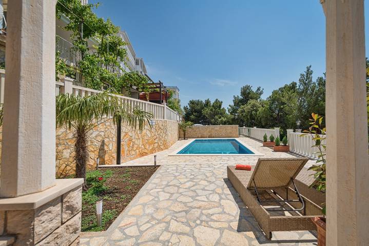 Ganze Wohnung, Apartment for 3 Persons With Pool in Stanici, Omis-Riviera