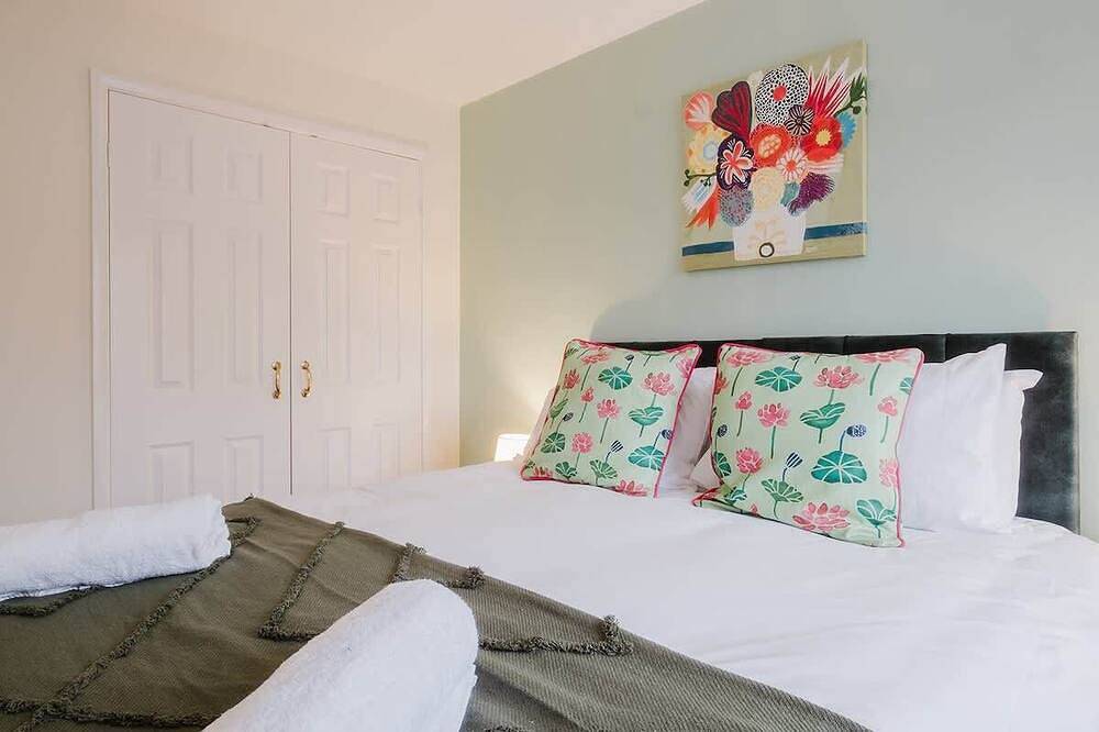 Comfortable 3 Bedroom Home With Parking in Milton Keynes, Südostengland