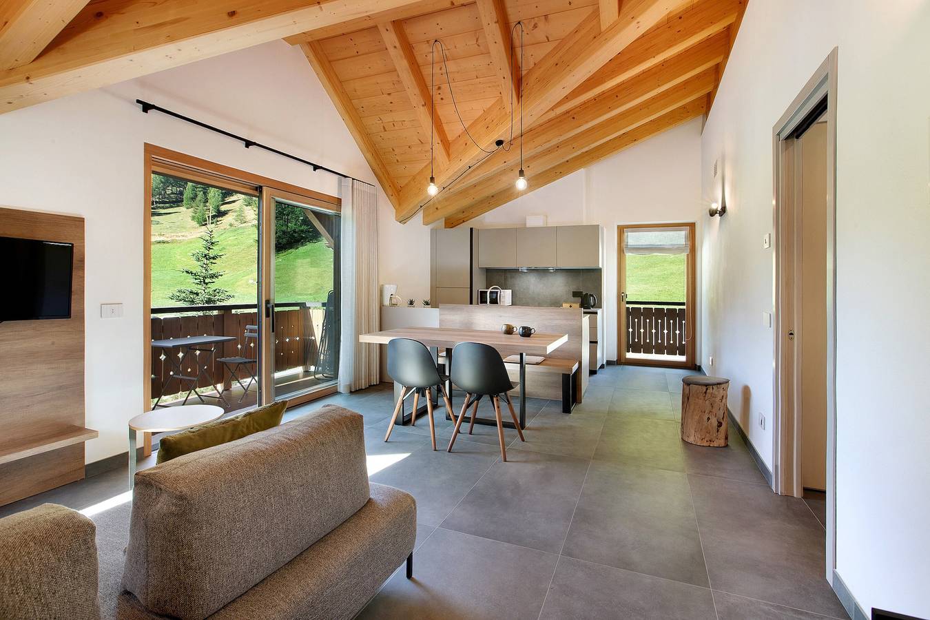 Appartement entier, Appartement 'Botton D'oro Camping Stella Alpina' avec vue sur la montagne, jardin partagé et Wi-Fi in Livigno, Valtellina