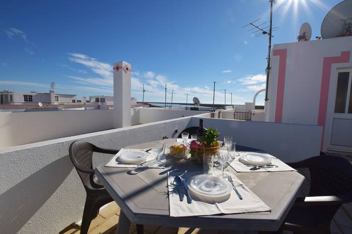 Gîte pour 4 personnes, avec balcon et vue sur l’océan, adapté aux familles à Santa Luzia - 2