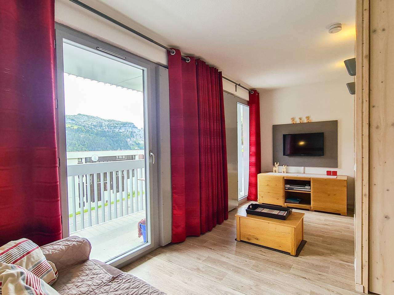Gehele studio, Modern Studio with Balcony, Near Slopes & Shops in Flaine, Arâches-la-Frasse