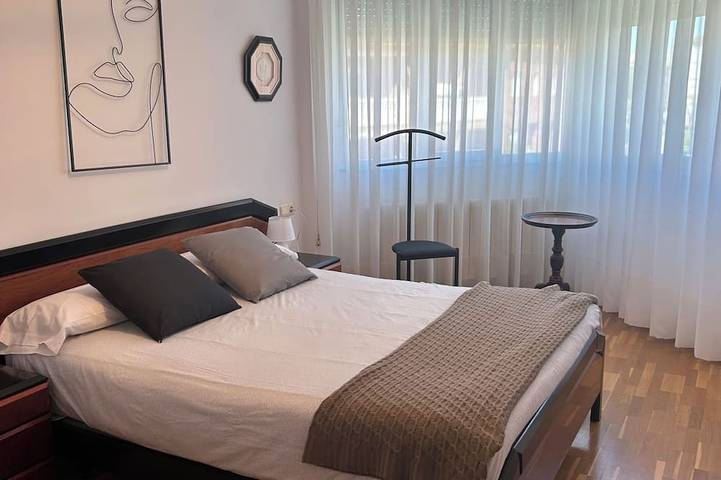 House for Groups and Families, sleeps 11 people in Barañain, Province de Navarra