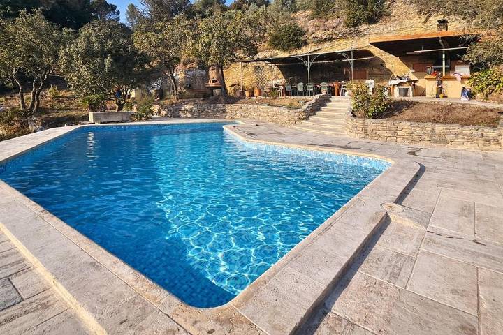 Chalet para 9 personas, con vistas además de jardín y piscina - 1