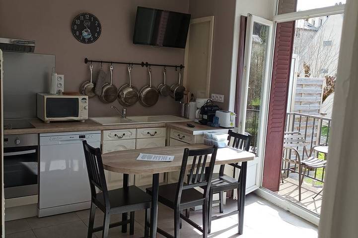Gîte pour 4 personnes, avec balcon, animaux acceptés dans Gare De La Bourboule