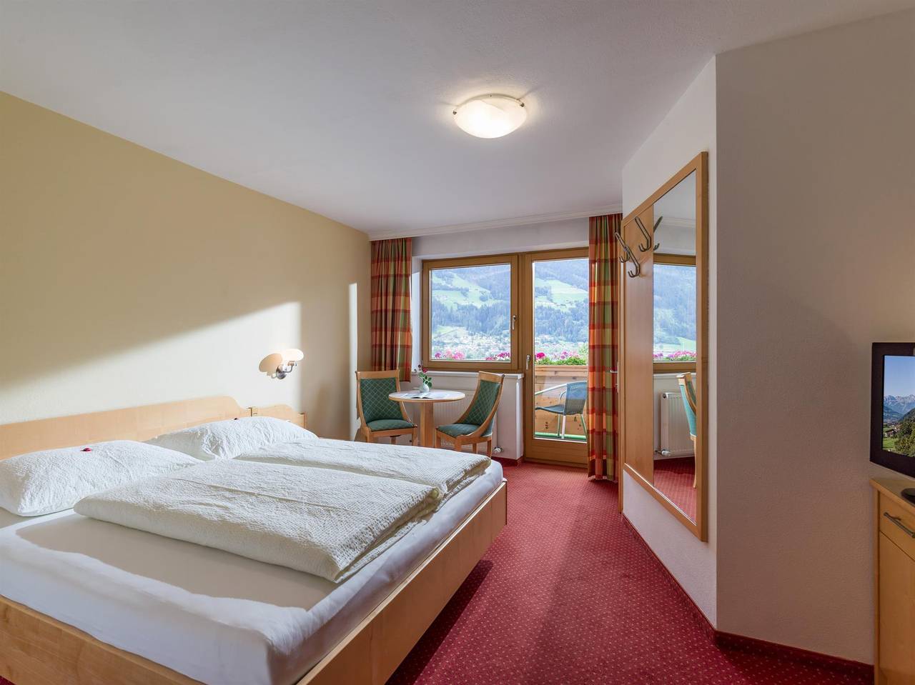 Ganze Ferienwohnung, Top 2 mit 68 qm Terrasse in Stumm, Ski-Optimal Hochzillertal