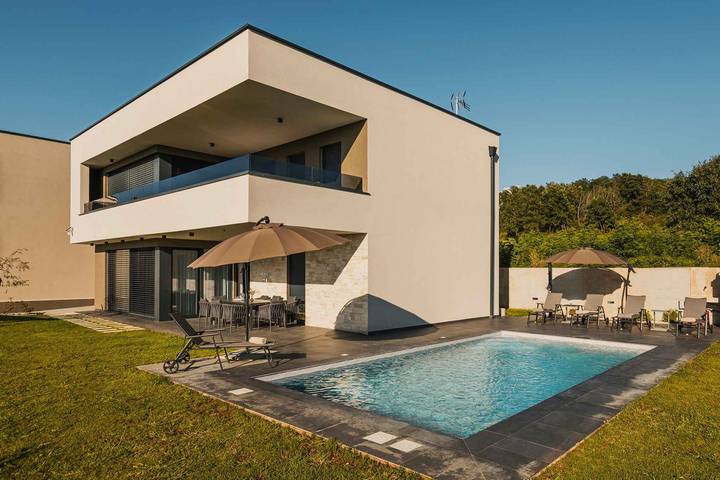 Ferienhaus für 8 Personen in Kastelir
