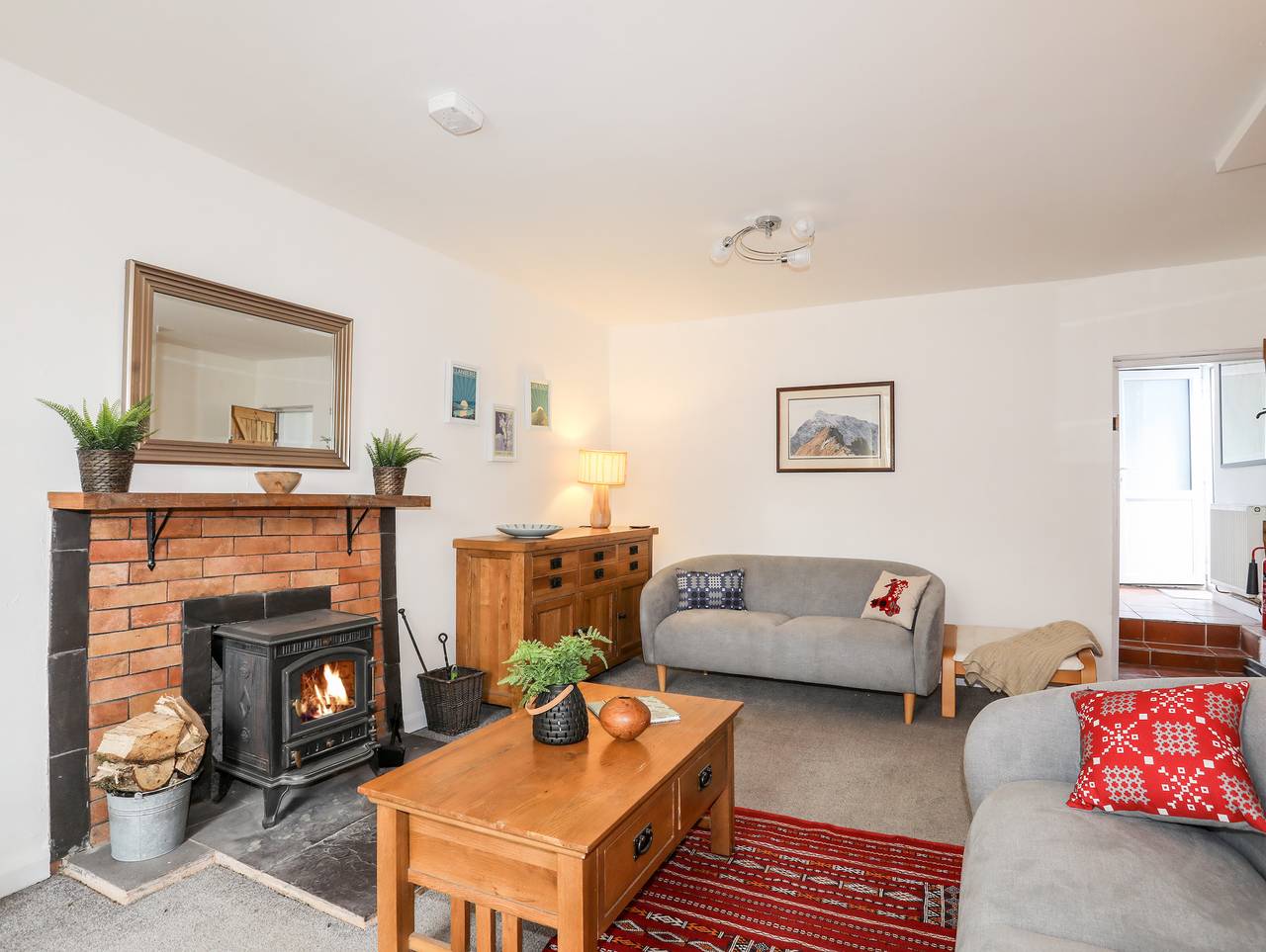 9 Ty Du Road in Llanberis, Llyn Padarn