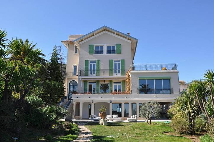 Villa pour 12 personnes, avec piscine et jardin ainsi que terrasse et vue à Nice