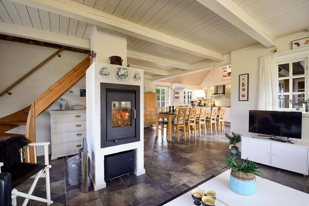 Großes, geschützt liegendes Ferienhaus mit Sauna und Whirlpool in Tim, Ulfborg