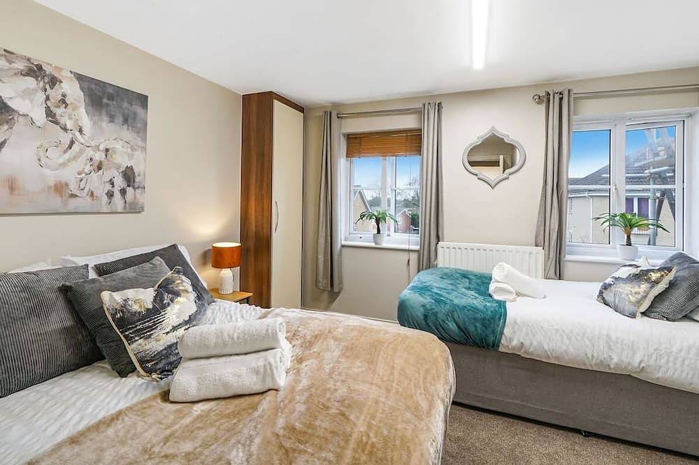 Family & Work stays w/ 2x Ensuite & Prv Parking 1+ in Slough, Berkshire