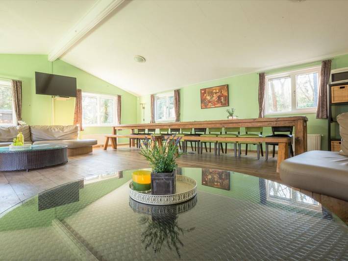 Vakantiehuis voor 24 personen, met zwembad en tuin, kindvriendelijk in De Bult