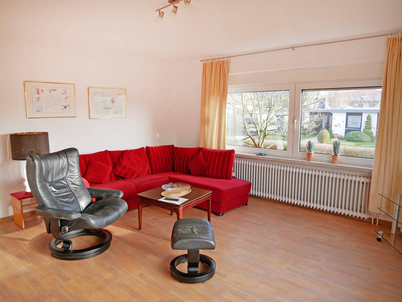 Ganze Wohnung, Wohnung Nr. 1 mit privater Terrasse, Gemeinschaftsgarten und Parkplatz - insg. 90 qm in Döse, Cuxhaven