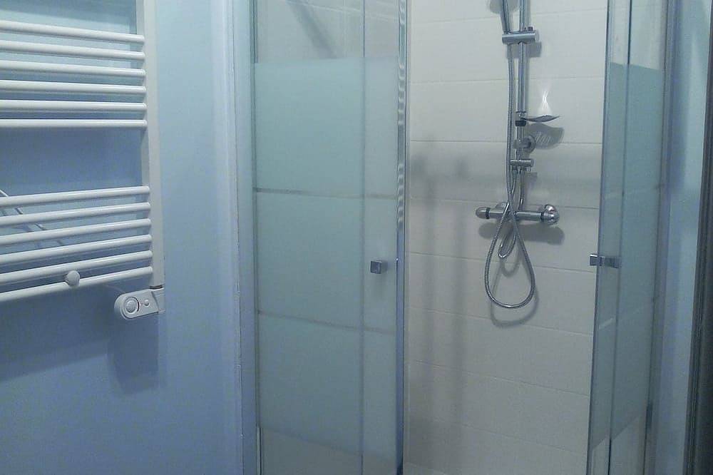 Appartement entier, Gite les Granites avec balcon à moins de 100m du lac in Lac de Gérardmer, Gérardmer