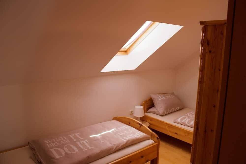 Ganze Wohnung, Ferienwohnung (45qm) mit 2 Schlafräumen und Terrasse in Nittenau, Ostbayern